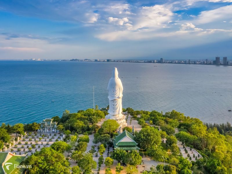 Khám phá vẻ đẹp Chùa Linh Ứng ở đảo Sơn Trà