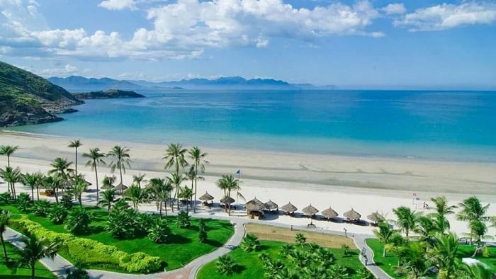 Bãi biển Mỹ Khê - Một trong những bãi biển đẹp nhất hành tinh - SAKOS