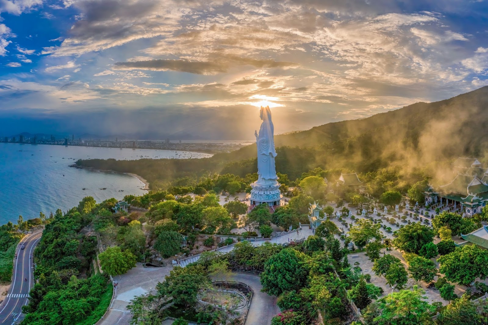 CHÙA LINH ỨNG BÃI BỤT - CHỐN BÌNH YÊN GIỮA THIÊN NHIÊN HÙNG VĨ - Nhà Ga Sân Bay Quốc Tế Đà Nẵng