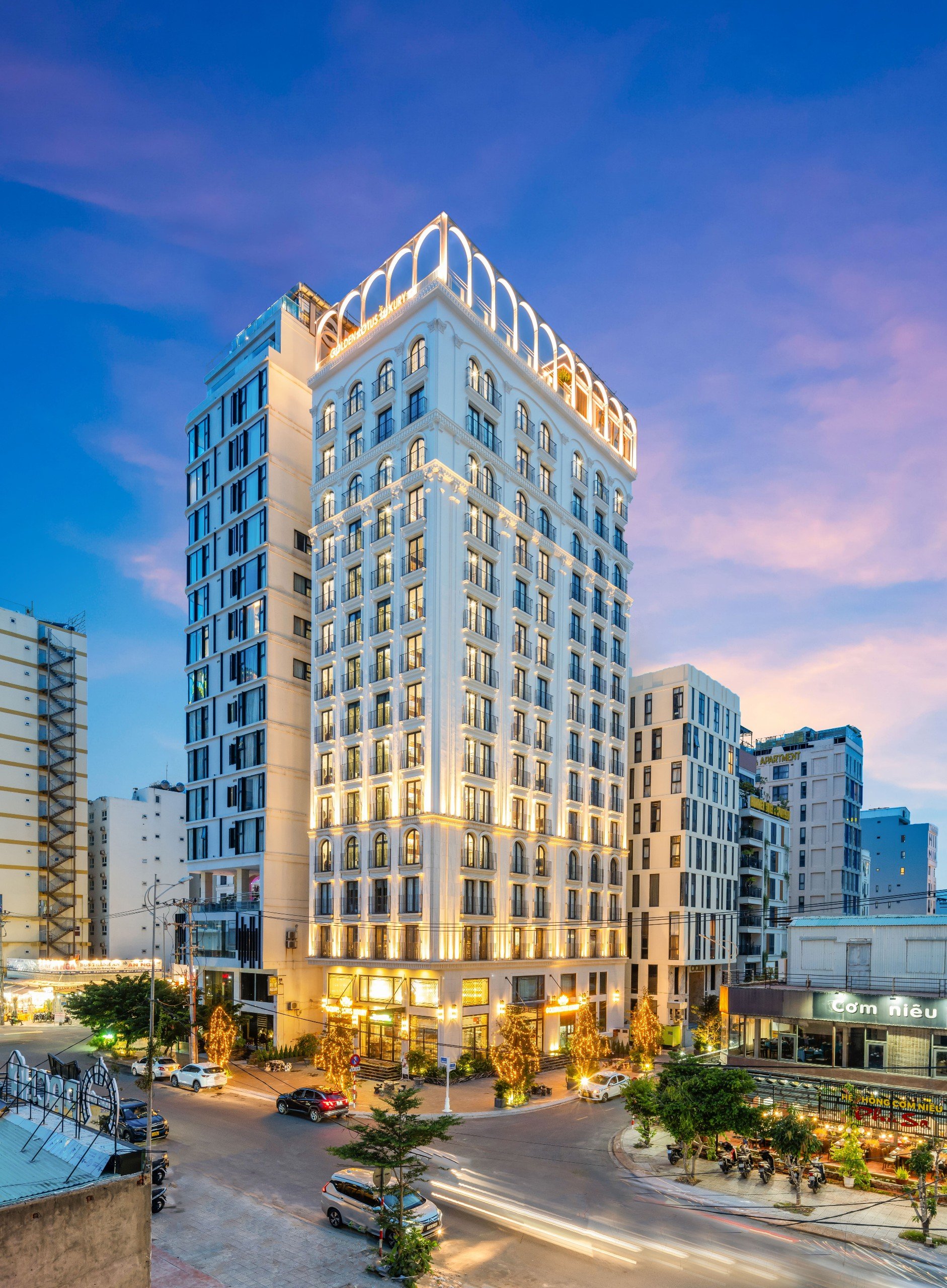Golden Lotus Luxury Hotel Da Nang - Khách sạn 4 sao ven biển Mỹ Khê